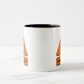 Coffee Time Hazard Sign Tweekleurige Koffiemok (Center)