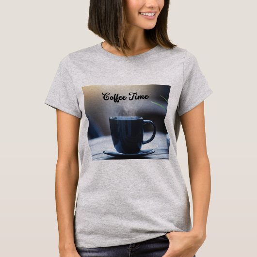 Coffee Time T-Shirt – Cozy Morning Coffee Cup Grap (Voorkant)
