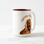 Coffee Tracker Hound Dog Tweekleurige Koffiemok (Voorkant rechts)
