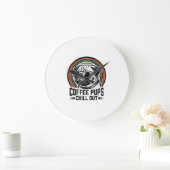 Coffeeshirt Honden Retro Chille Pug Grafisch_1 Grote Klok (Huis)