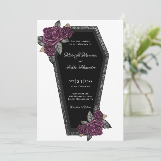 Coffin met Rozen Gothic Wedding Invitation Kaart (Staand voorkant)