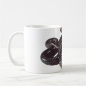 Coiled and Ready to Strike Snake Koffiemok (Links)