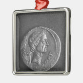 Coin met een portret van Julius Caesar Metalen Ornament (Links)
