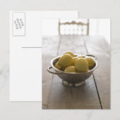 Colander met citroenen op houten tafel briefkaart (Voorkant / Achterkant)