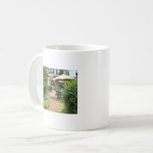 Cold Spring NY - Buiten dineren op de patio Koffiemok (Voorkant links)