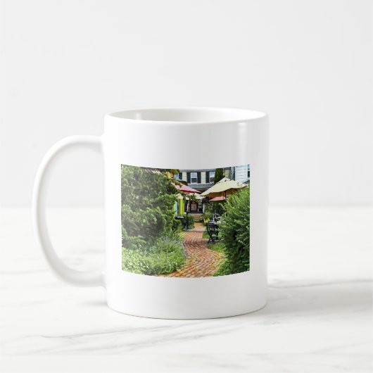 Cold Spring NY - Buiten dineren op de patio Koffiemok (Links)