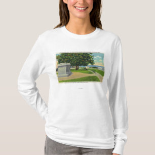 Coles Hill Uitzicht van Mayflower Burial Monument T-shirt