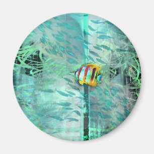 Collage engel vis zwemt in een school van blauwe v magneet