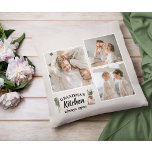 Collage Foto en Grandma Kitchen zijn altijd open Kussen<br><div class="desc">Op zoek naar het perfecte cadeau voor je oma, of voor iemand die graag tijd doorbrengt in de keuken? Kijk niet verder dan dit unieke en aanpasbare product! Met een prachtige collage van je favoriete foto's is dit ontwerp er zeker van dat je je herinneringen vastlegt en ze het laatste...</div>