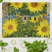 Collage van gele zonnebloemen in de zomer; theedoek (Gevouwen)