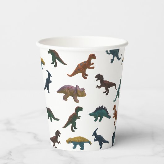 Collage van Plastic Speelgoed Dinosaurussen en Uw  Papieren Bekers (Achterkant)