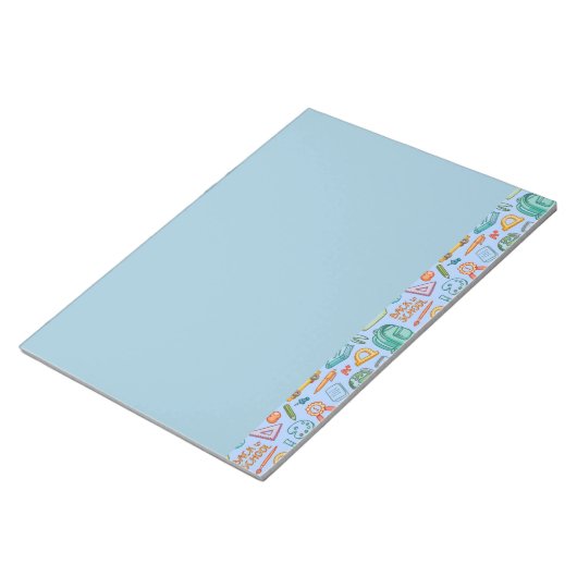 Collage van schoolbenodigdheden op blauw notitieblok (Schuin)