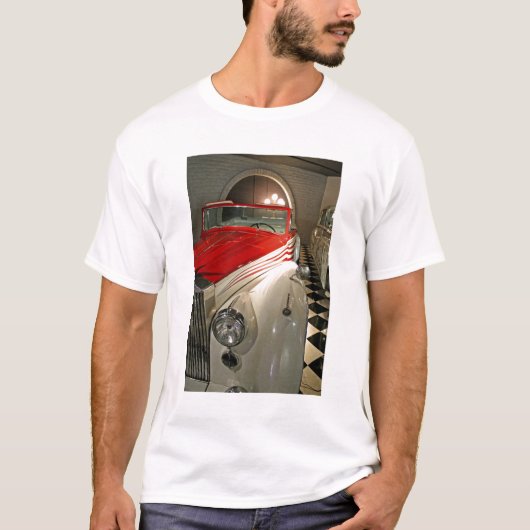 Collectie in de Liberace Foundation en T-shirt (Voorkant)