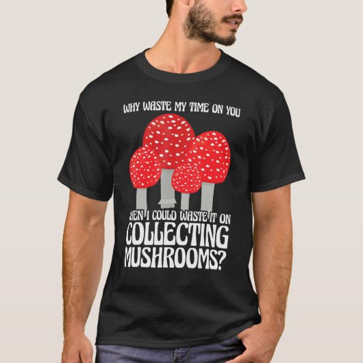 Collecting Mushrooms Mushroom Hunting T-shirt (Voorkant)