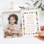 Kunstpartij die de uitnodiging van het meisje van 