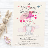 Baby Nelly op blauw inpakpapier