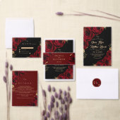 Moody Black Burgundy Roses Wedding  Wijn Etiket (Personaliseer de collectie van deze zelfstandige maker.)