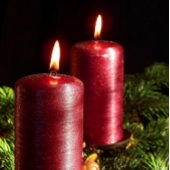 Kerstviering Rode kaarsen Groene bladeren Stropdas