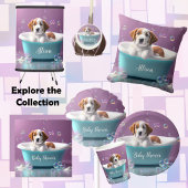 Leuke puppy in een badkuip met zeepbellen magneet