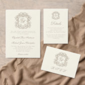 Elegant Ivory Vintage Crest Monogram Wedding Plaatskaartje (Personaliseer de collectie van deze zelfstandige maker.)