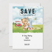 Golf 1e verjaardag een jaar oude golfer met winkel cadeaupapier