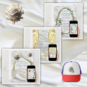 Luxe, witte, vloeiende zijde en witte rozen. poster