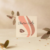 Moderne zachte perzik en aardse make-up artist een koffiemok