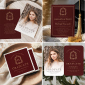 Bourgogne Gold Monogram Crest Graduation Party Kaart