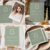 Elegant Monogram Crest Sage Groen Wit Afstuderen Bedankkaart