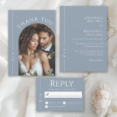 Eenvoudige Dusty Blue Elegant Monogram Classic Wed Kaart