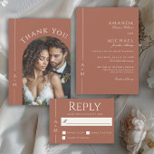 Eenvoudige klassieke terracotta elegante monogram  RSVP kaartje