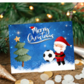 Voetbal kerst met ornament op gras feestdagen kaart