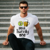 Tennis Birthday met bier- en kogelracket op groen