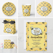 Cute Retro Yellow Striped Bumblebee Birthday Cadeaulabel