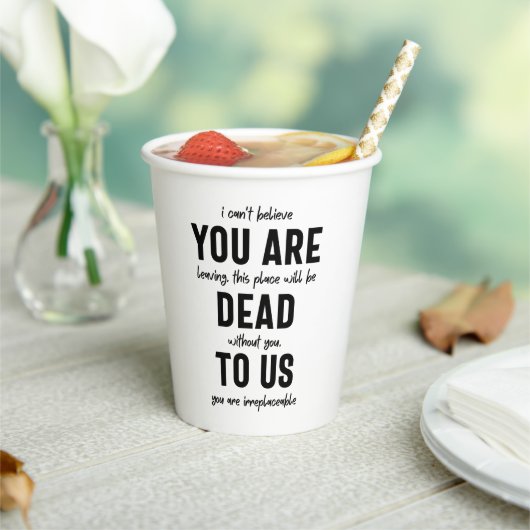 collega farewell, pensionering, medearbeider vaarw papieren bekers (Insitu)