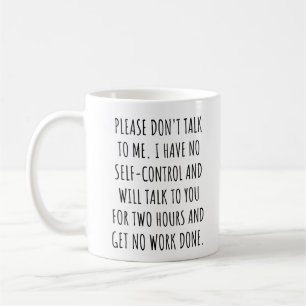 Collega's en collega's grappige werk zeggen koffiemok