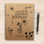College geïnspireerd door Doodles Funny Girly, op  Planner<br><div class="desc">College Geïnspireerde Doodles Funny Girly Personalized Planners kenmerkt de tekst "College geïnspireerde doedels",  voorzien van een groot aantal kleine liefdeshardoedels op een kraftachtergrond met uw persoonlijke naam hieronder. Personaliseer door de tekst in de verstrekte tekstvakjes uit te geven. Ontworpen voor u door ©Evco Studio www.zazzle.com/store/evcostudio</div>