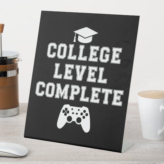 College Level Complete Afstuderen Gamer Gaming Reclamebord Met Voetstuk (Insitu)