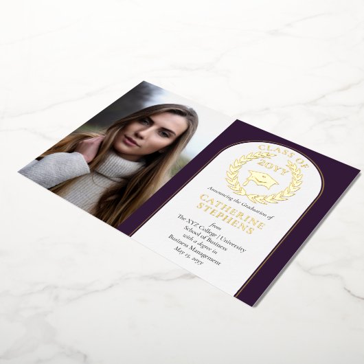 College | Universitaire foto Paars Gold Afstuderen Folie Uitnodiging (Gedraaid)