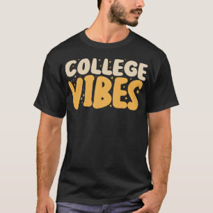 College Vibes College Team Retro 1e Dag T-Shirt