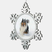 Collie die door sneeuw loopt tin sneeuwvlok ornament (Rechts)