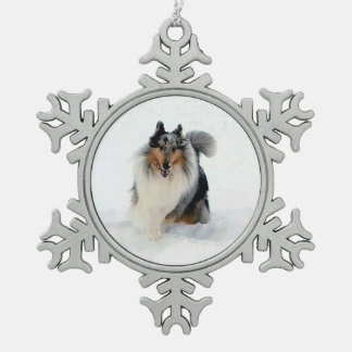 Collie die door sneeuw loopt tin sneeuwvlok ornament