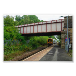 Colne Bound Trein die het Burnley Barracks Station Foto Afdruk