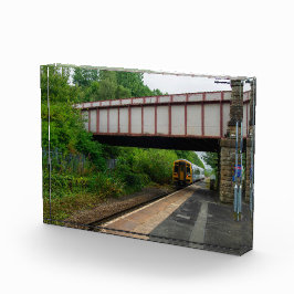Colne Bound Trein die het Burnley Barracks Station Fotoblokken
