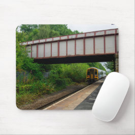 Colne Bound Trein die het Burnley Barracks Station Muismat