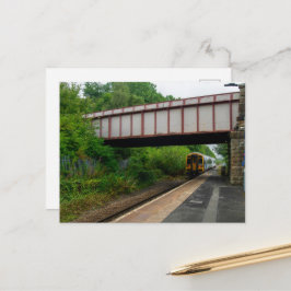 Colne Bound Trein verlaat Burnley Barracks Railway Briefkaart
