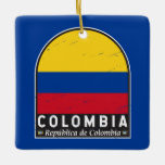 Colombiaanse vlag embleem van distressed  keramisch ornament<br><div class="desc">Colombia verontrustend embleem met de vlag en het wapen.</div>