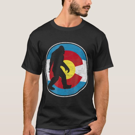 Colorado Flag Bigfoot Silhouette Design Retro T-shirt (Voorkant)