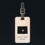 Colorado Map Wedding Bagagelabel, Couple's Name Bagagelabel<br><div class="desc">Deze staatsbagagelabels maken de perfecte trouwcadeautjes labels of welkome tas labels. Stropdas het aan je cadeau in plaats van een typisch label voor papieren cadeaus, en ze kunnen het nog maanden en jaren gebruiken. Labels hebben een perzikabrikozenachtergrond. Om het hart bij de trouwplaats te plaatsen, gebruik de "pas verder"optie aan....</div>