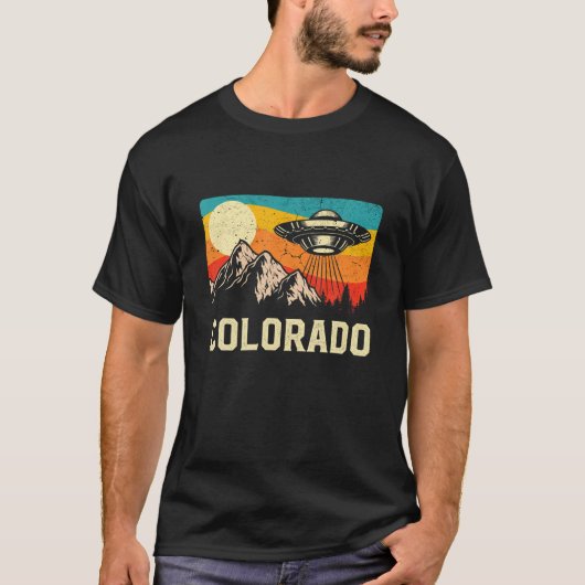 Colorado UFO Alien Spaceship Mountains Retro Hikin T-shirt (Voorkant)